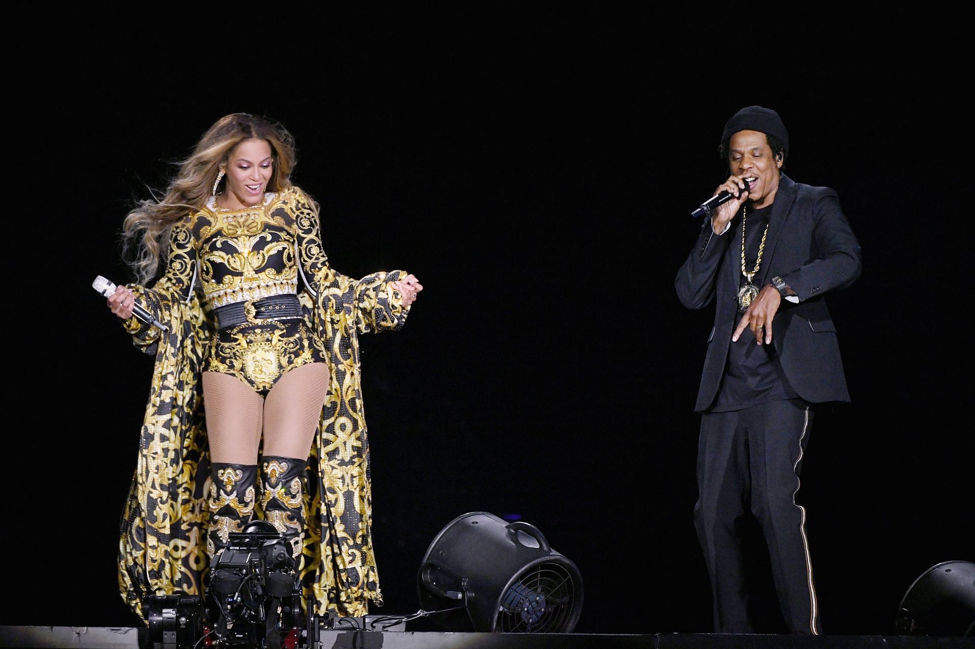 Beyonc&eacute; and JAY-Z performing during their &#039;On The Run II&#039; Tour at the Rose Bowl in Pasadena, CA, on September 22, 2018. (Image via Getty/Larry Busacca)