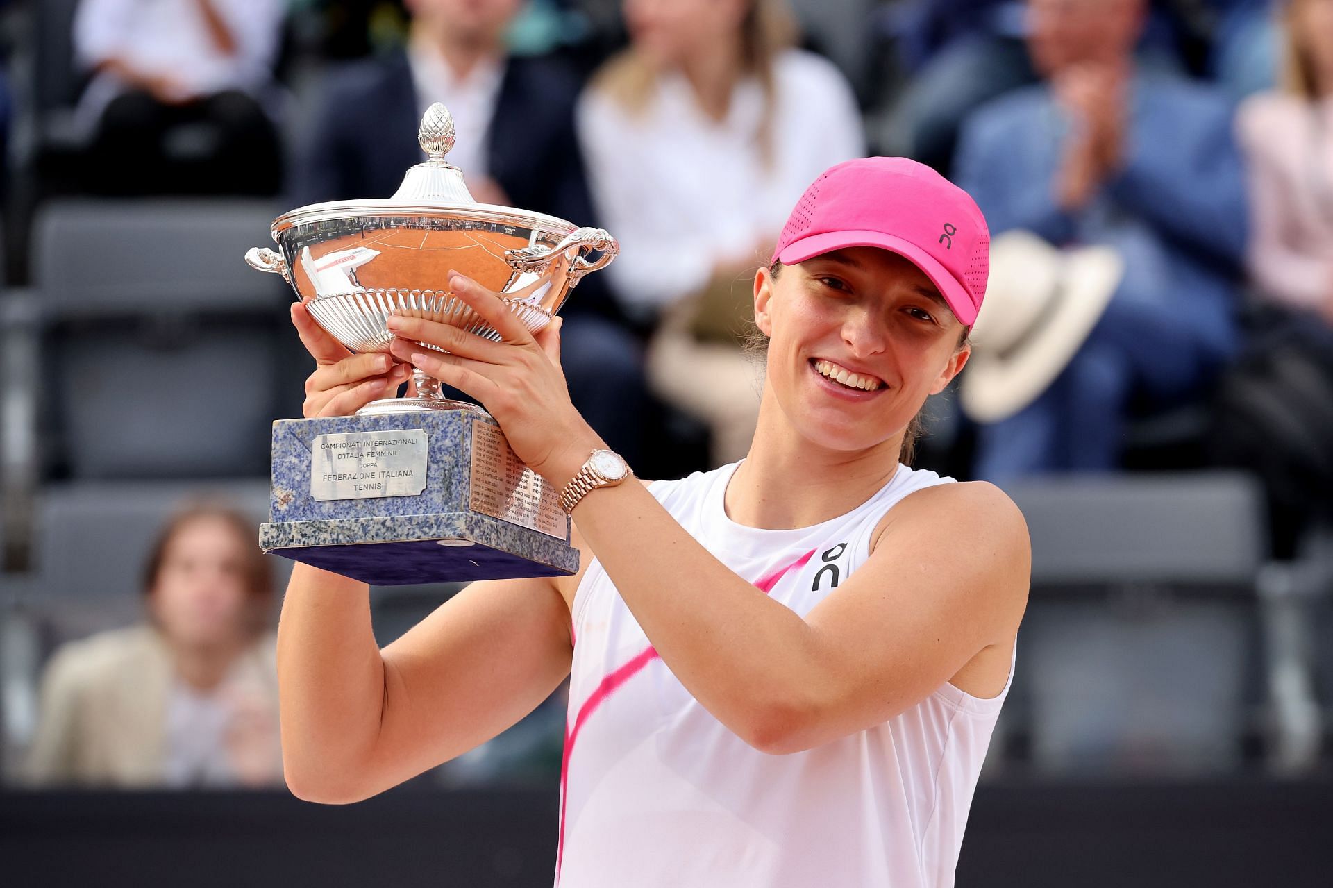 Iga Swiatek with the Italian Open 2024 trophy (IMAGE: GETTY)