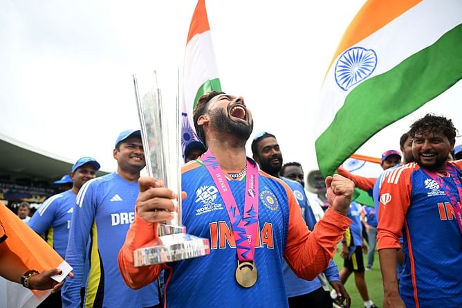 [Watch] Rishabh Pant hoists the Indian flag on Independence Day