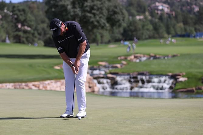 "Not Scottie Scheffler, Xander Schauffele and Rory McIlroy"- Shane Lowry makes hilarious comment on 'giving shots' to his friends