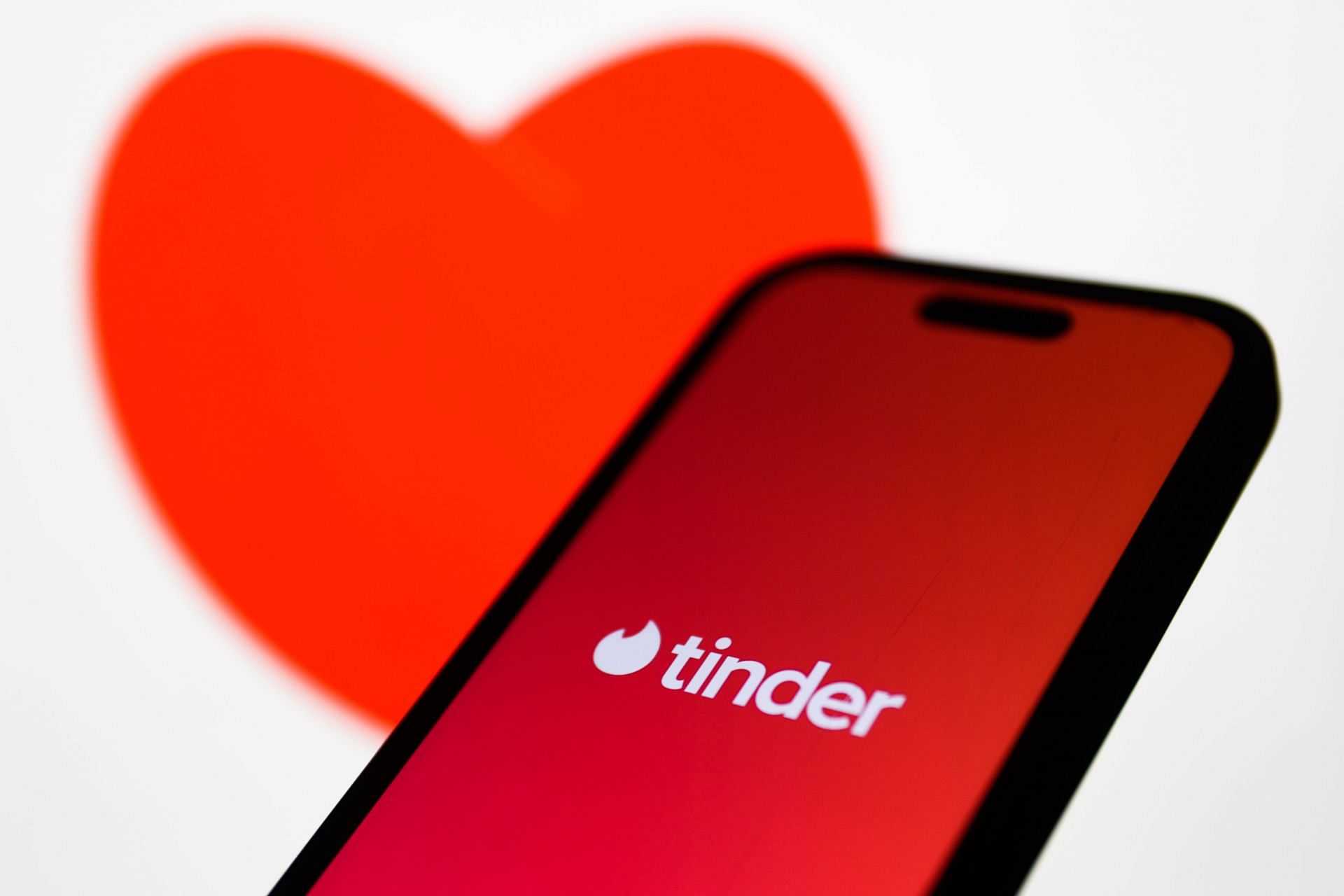 Hinge And Tinder Photo Illustrations - Source: Getty