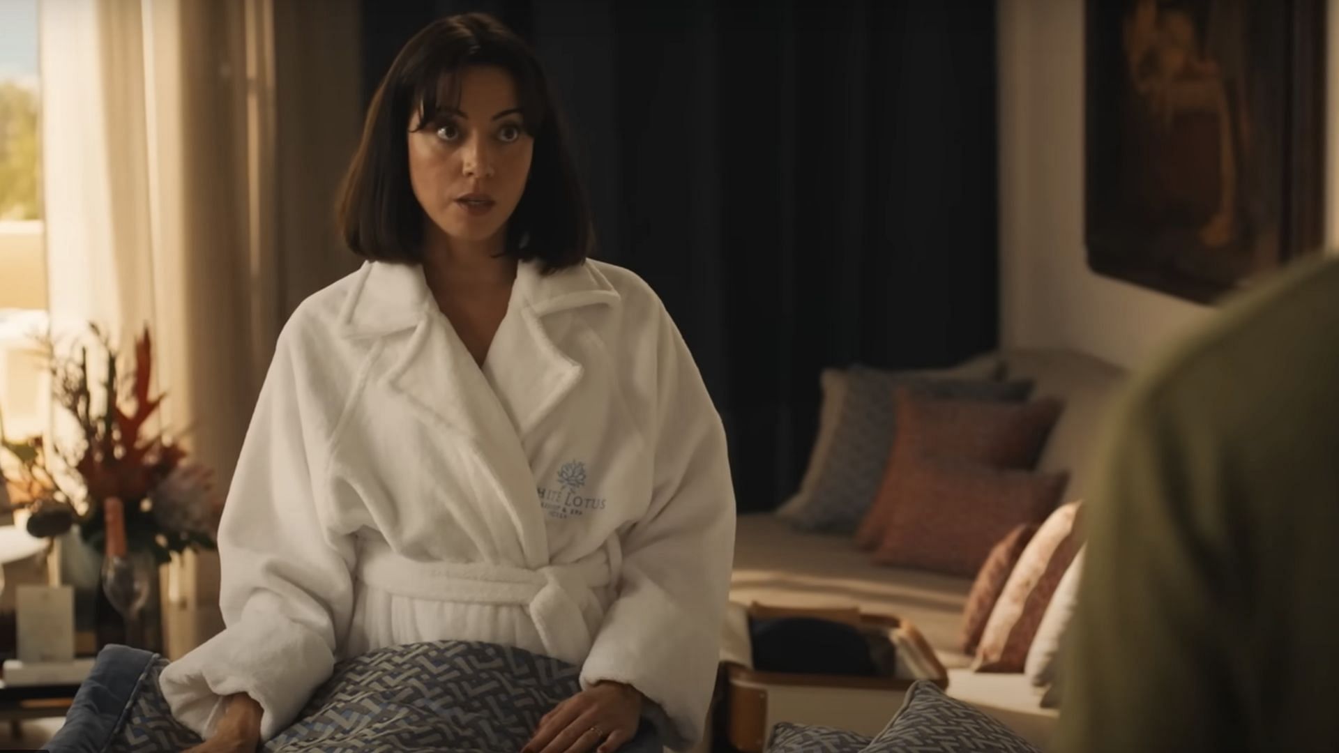 Aubrey Plaza in White Lotus (Image via HBO)