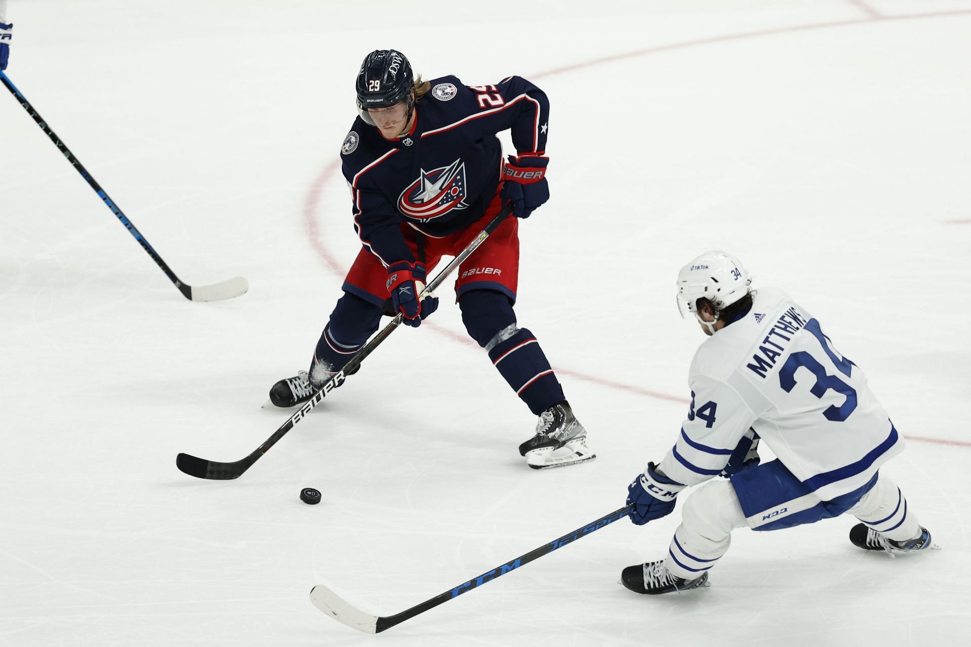 "Matthews left him in the rear view" NHL fans heat up Auston Matthews