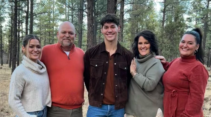 Noah Beck family