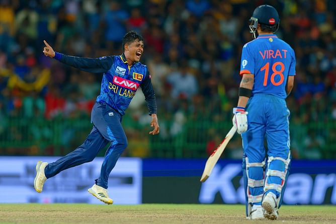 "Is Jeffrey Vandersay from Korea" - Fans applaud the right-arm spinner for his sensational spell in IND vs SL 2nd ODI