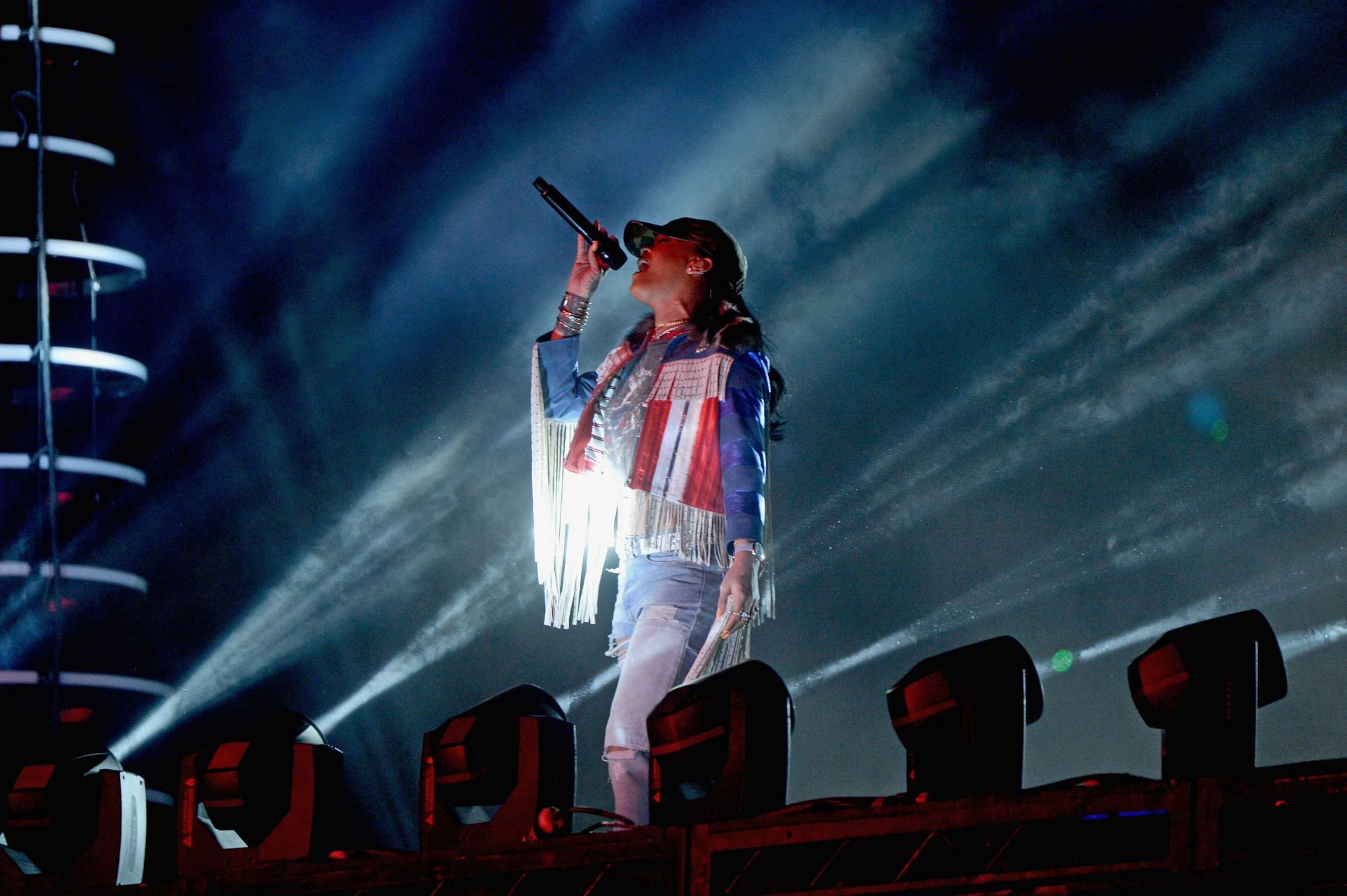 Rihanna performing with Calvin Harris at the 2016 Coachella Valley Music and Arts Festival (Image via Getty/Kevin Mazur)