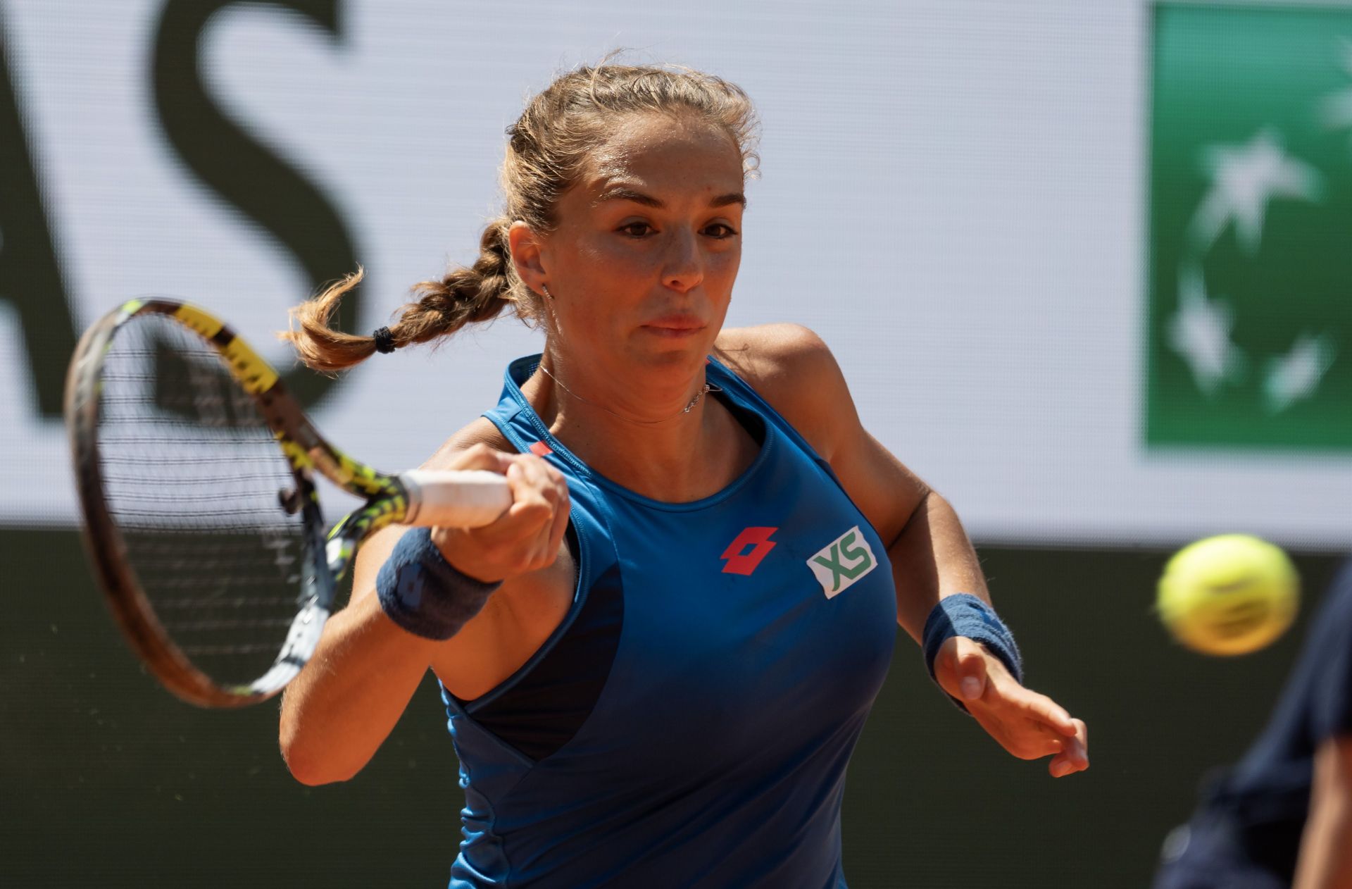 Lucia Bronzetti in action at the French Open (Picture: Getty)