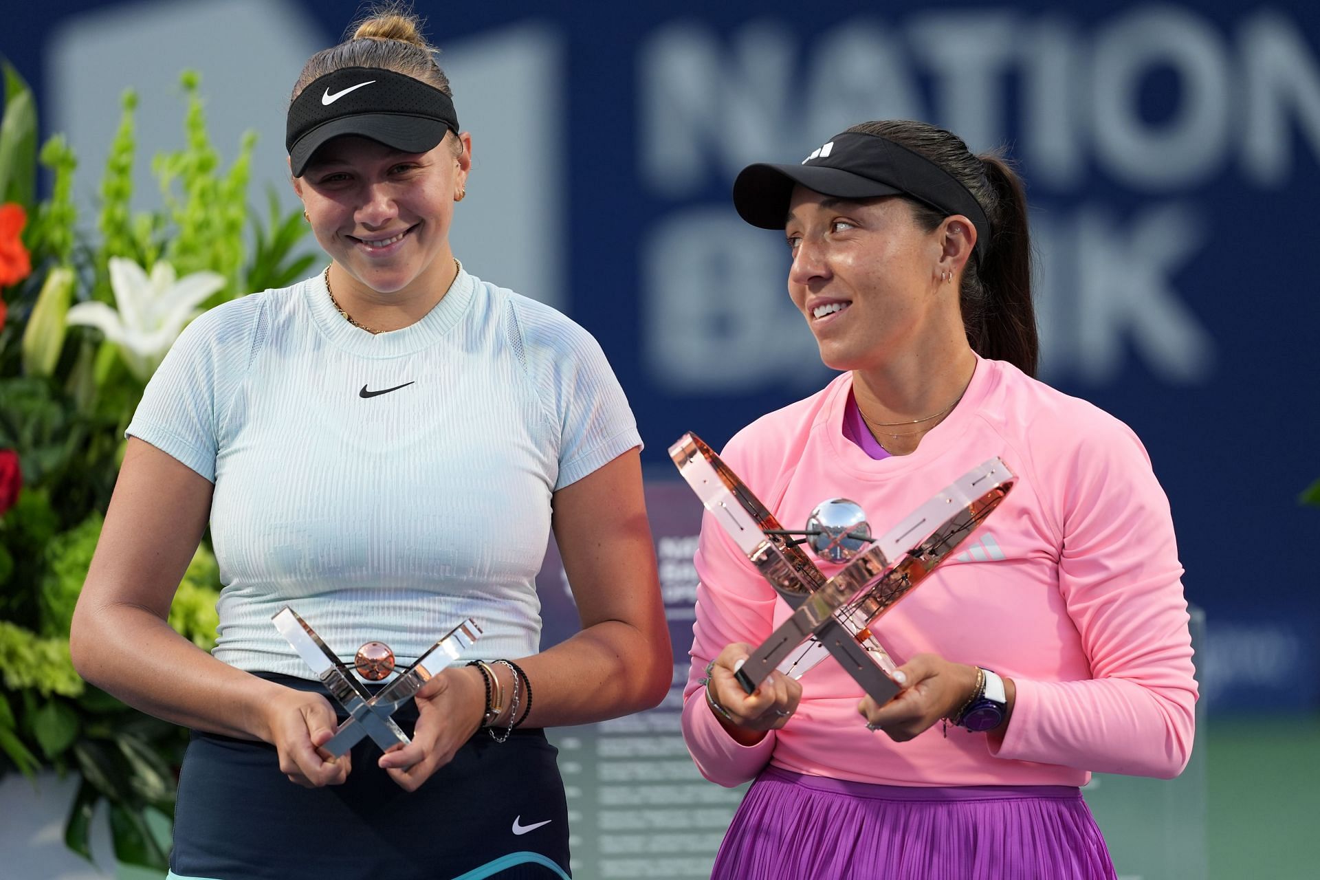 Amanda Anisimova (L) and Jessica Pegula (R) during the National Bank Open women's singles trophy presentation ceremony (Source: Getty)