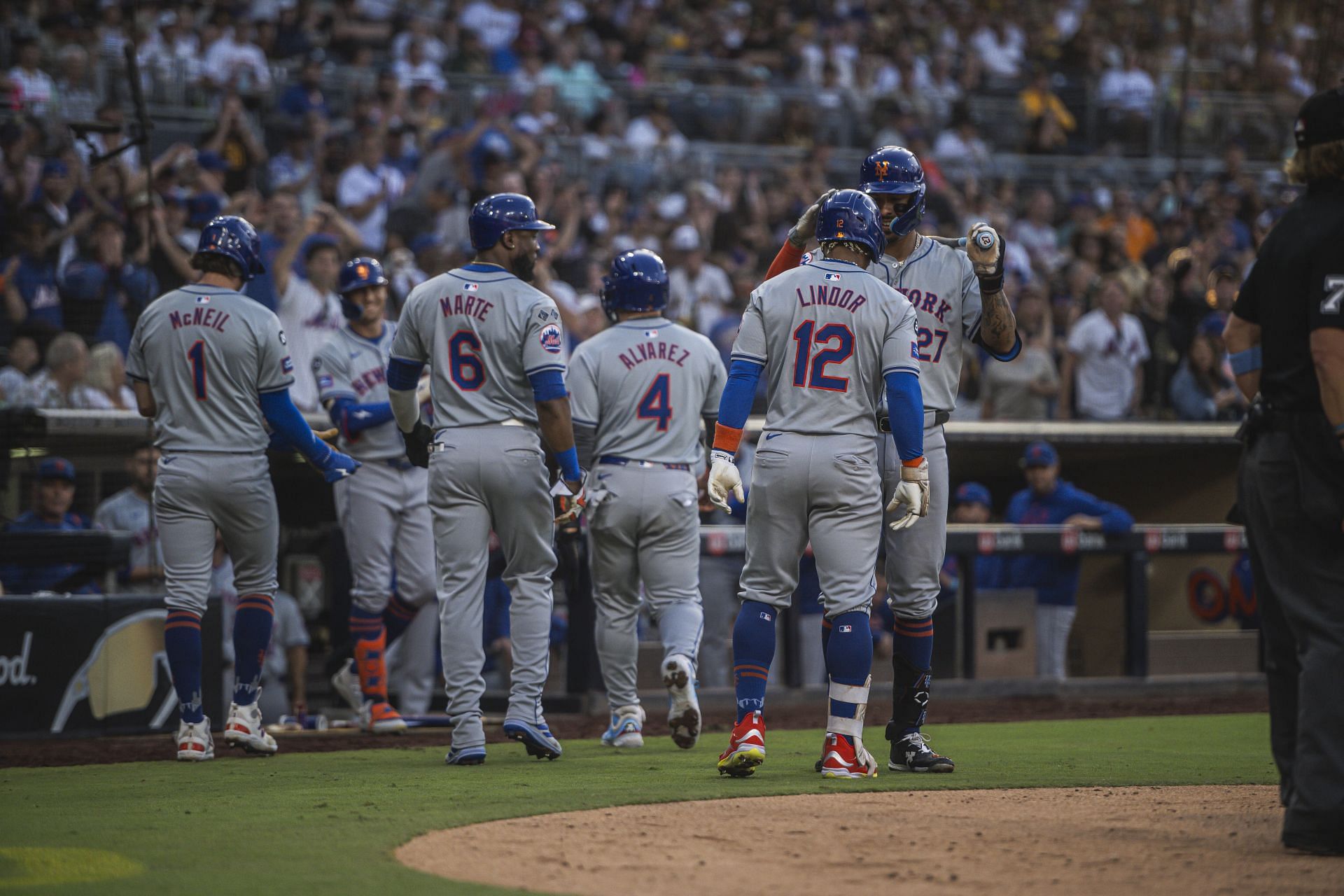 The Mets are the bold pick today (Imagn)