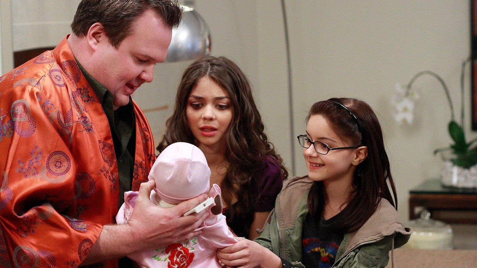 A still from Modern Family (Image via Peacock)