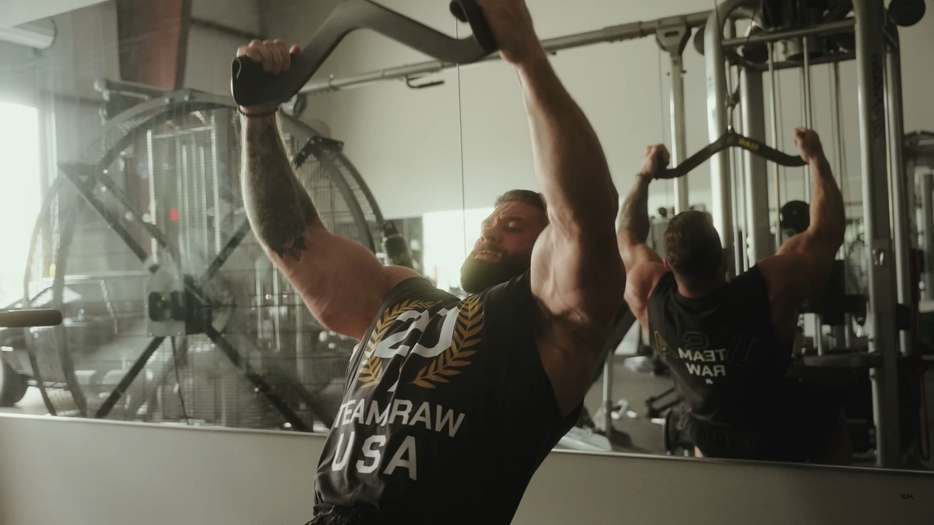 Chris Bumstead working out