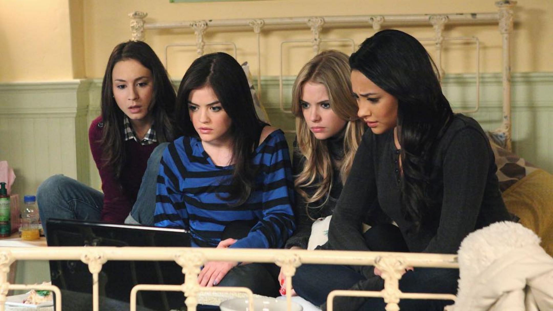 Cast of Pretty Little Liars (Image via Instagram/@prettylittleliars)