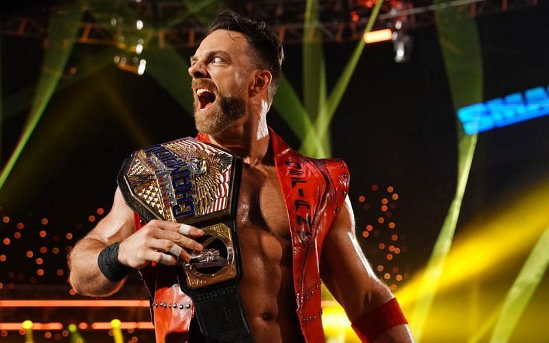 LA Knight is at a danger of losing his United States Championship to returning superstars on SmackDOwn