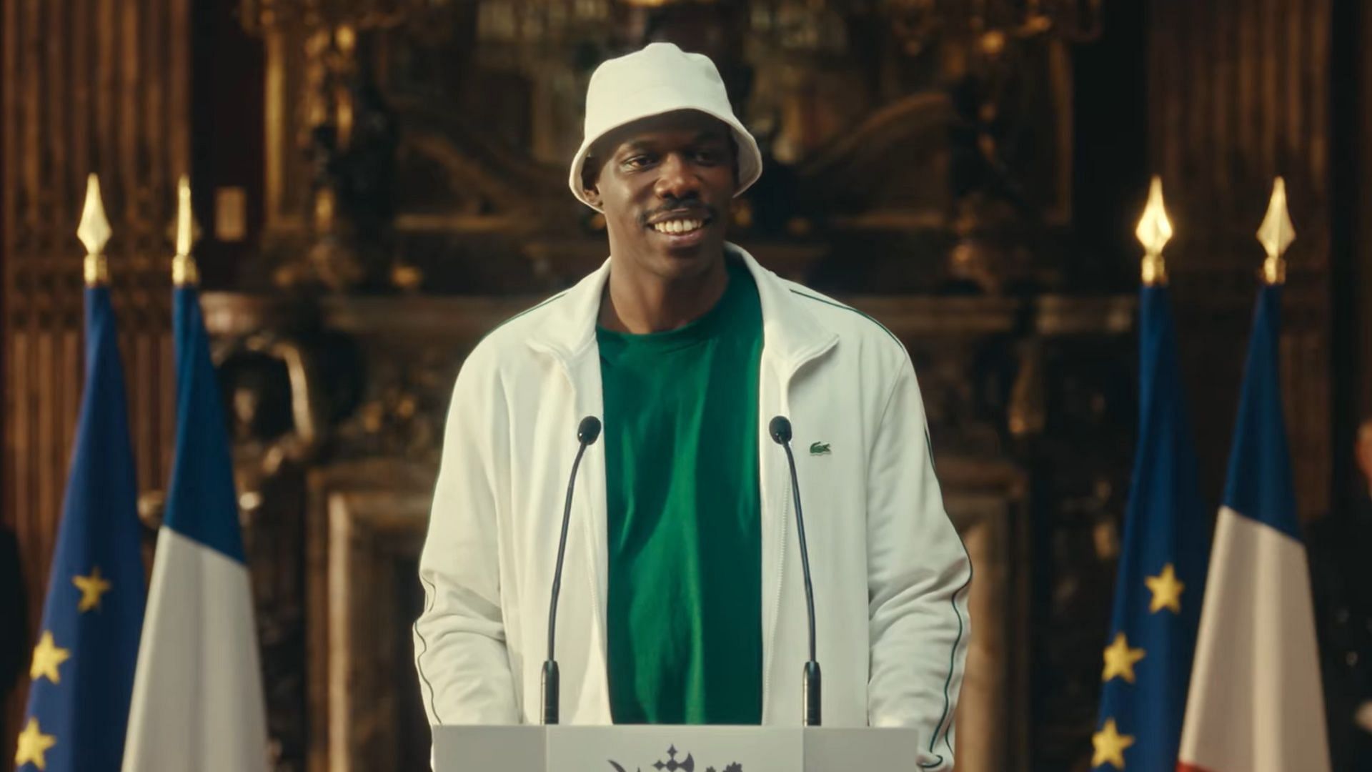 St&eacute;phane is invited in the &Eacute;lys&eacute;e Palace (Image via Netflix)