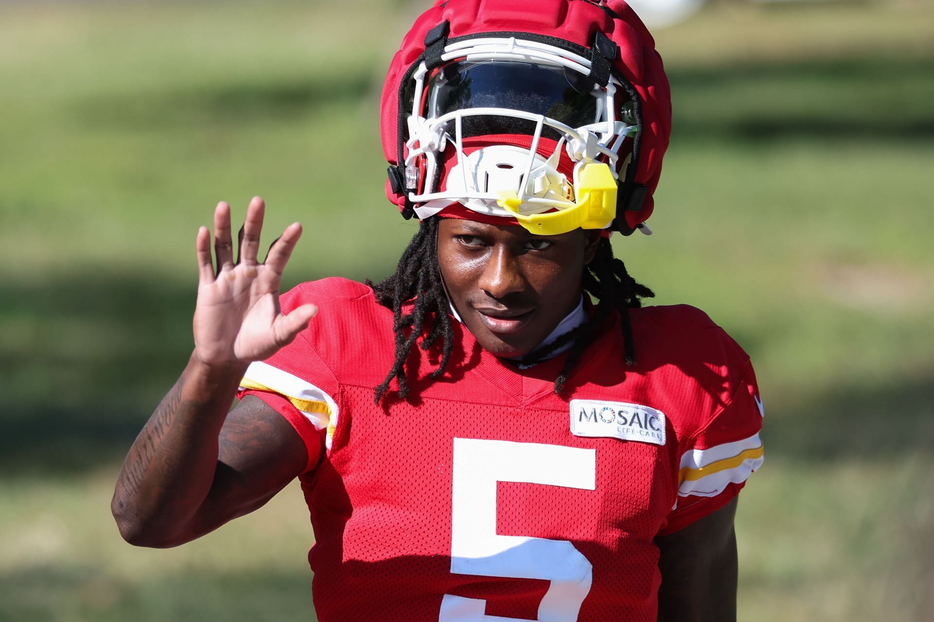 NFL insider delivers troubling Hollywood Brown injury update, Chiefs WR ...