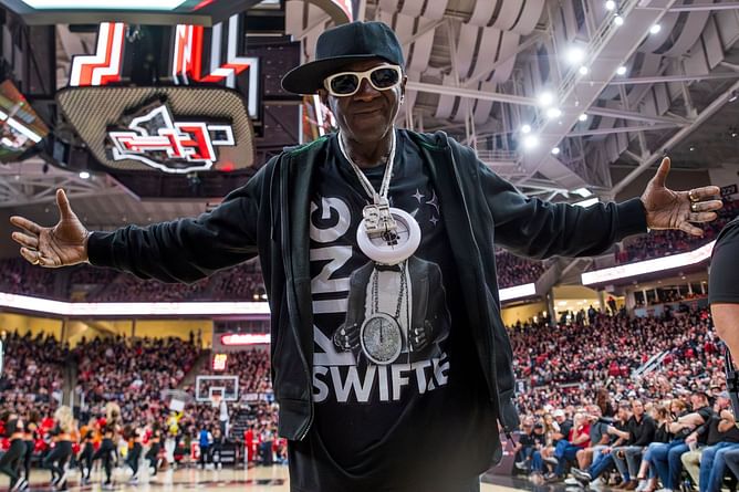 "Means the world" — Jordan Chiles' mother reacts to Flavor Flav gifting her daughter bronze clock necklace after returning Olympic medal