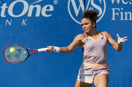 Jasmine Paolini in action at the Cincinnati Open (Image via Getty)