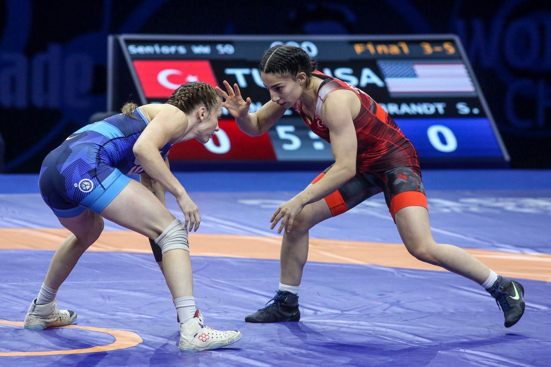 Sarah Hildebrandt (L) in action at the 2023 World Wrestling Championships [Image Source: Getty]