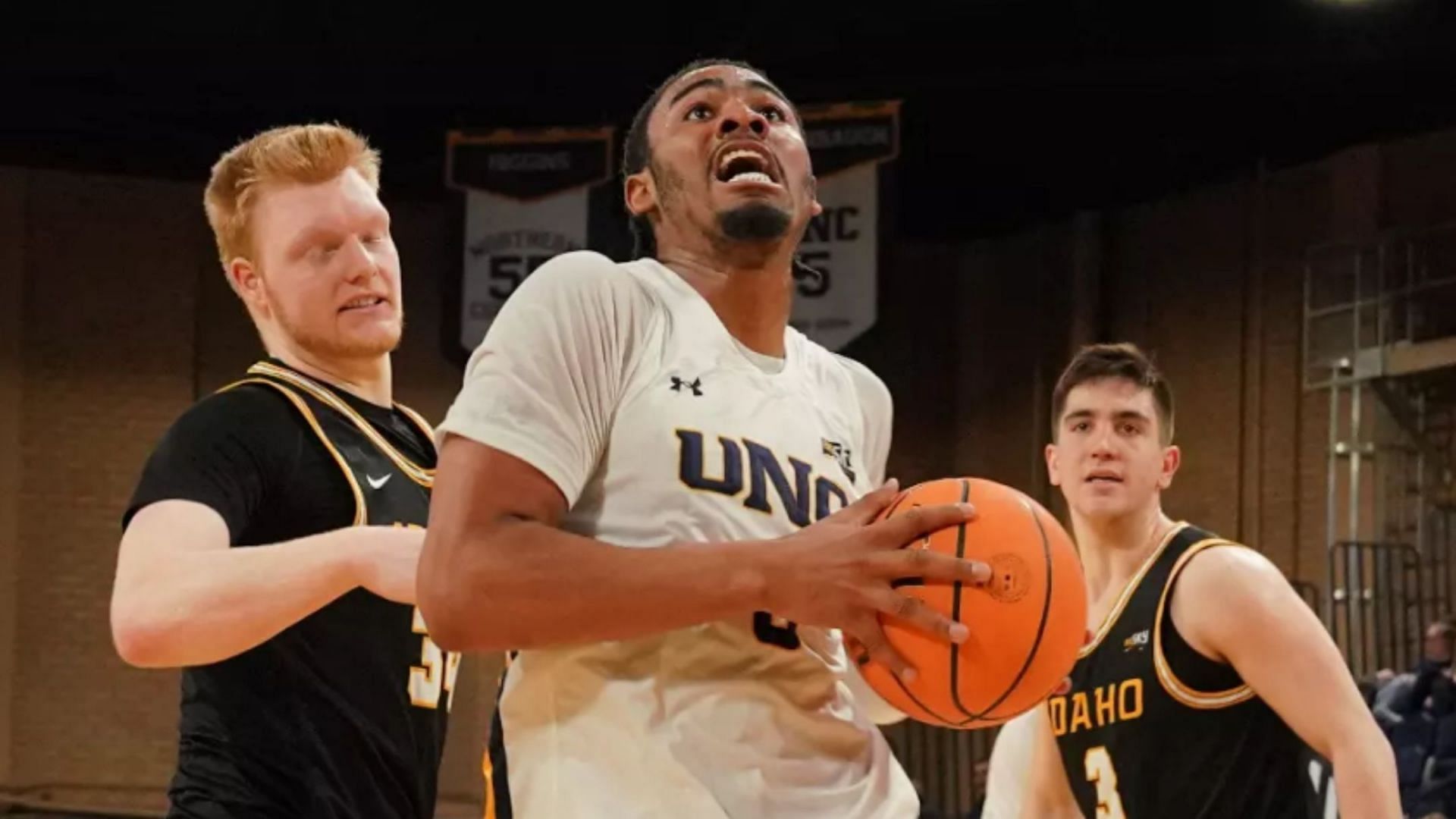 Saint Thomas played for Northern Colorado this past season (Image Source: https://uncbears.com/sports/mens-basketball/roster/saint-thomas/9760)