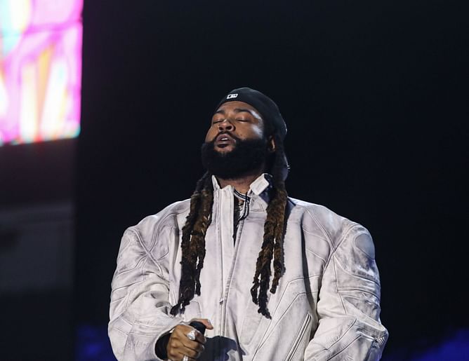 "Drake looking like a proud father" — Internet reacts to PartyNextDoor celebrating 25M singles sold with Drizzy by his side