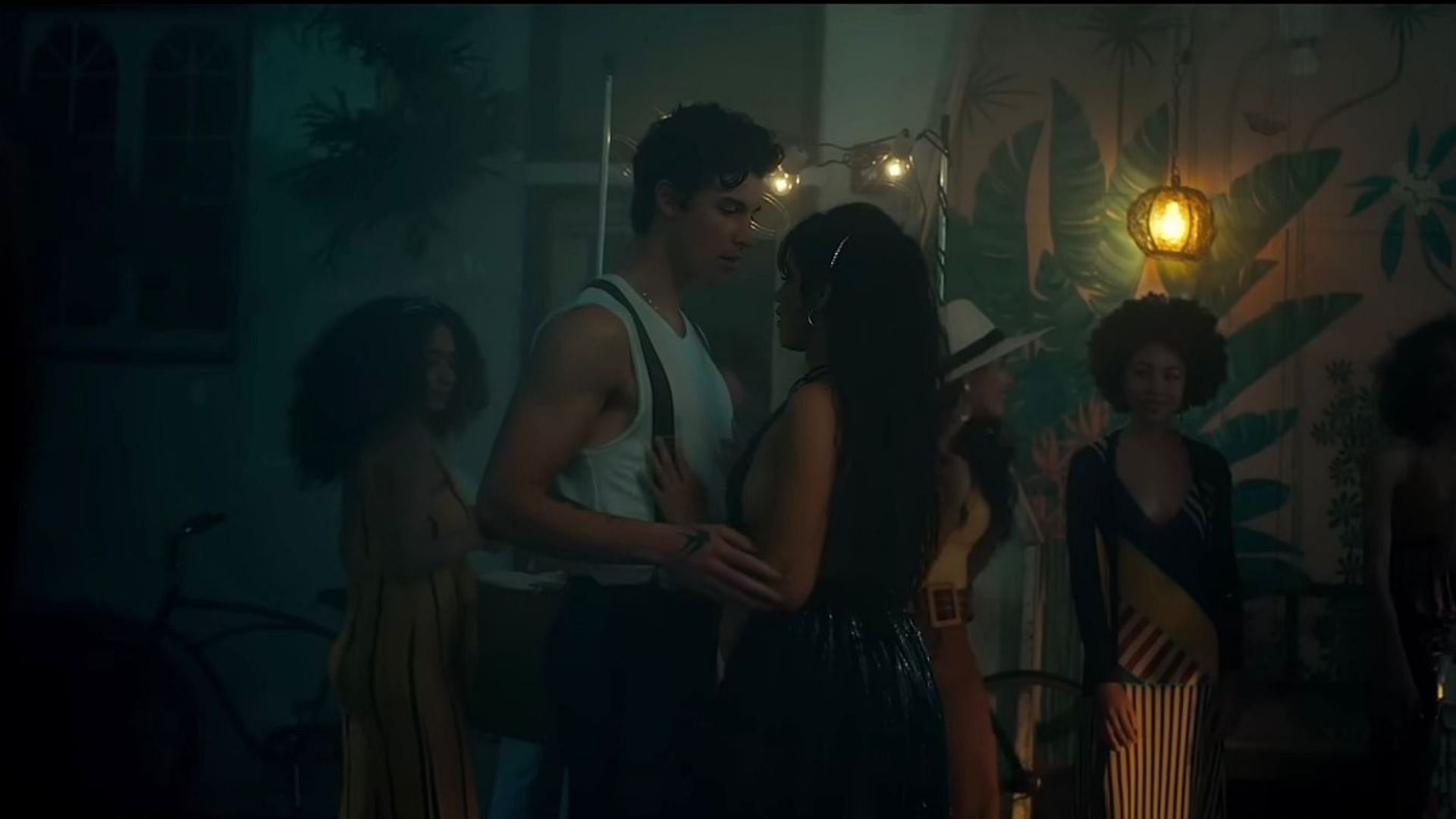 Still from Seńorita (Image via Youtube/Shawn Mendes)