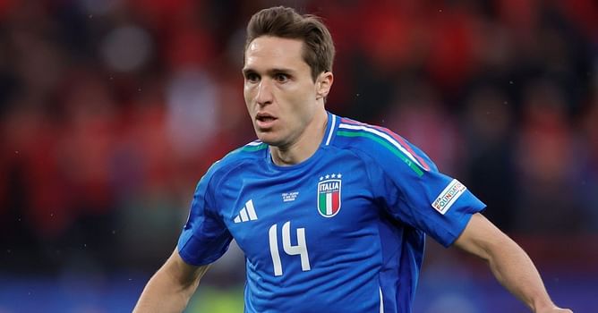 "The club's not bringing him to play tomorrow" – Liverpool legend gives opinion on Reds signing Federico Chiesa