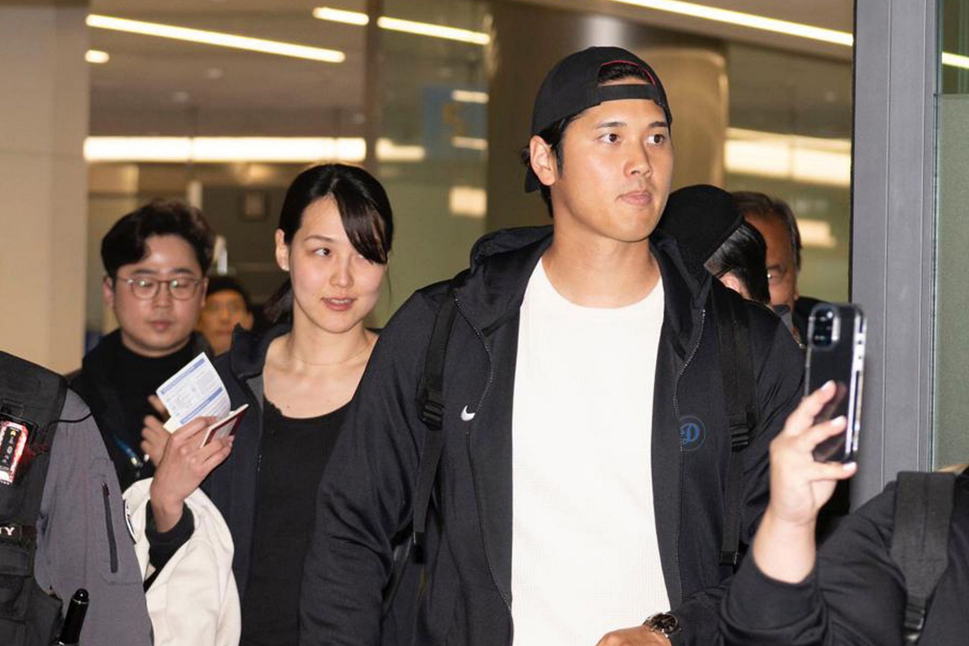 Los Angeles Dodgers Arrive In South Korea