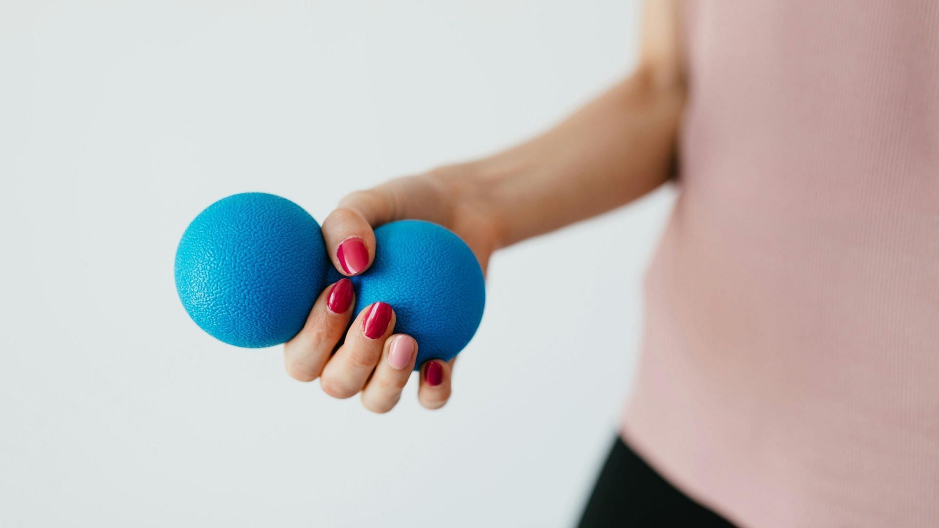 There were two rubber balls instead of eyes (Image via Pexels/Karolina Kaboompics)