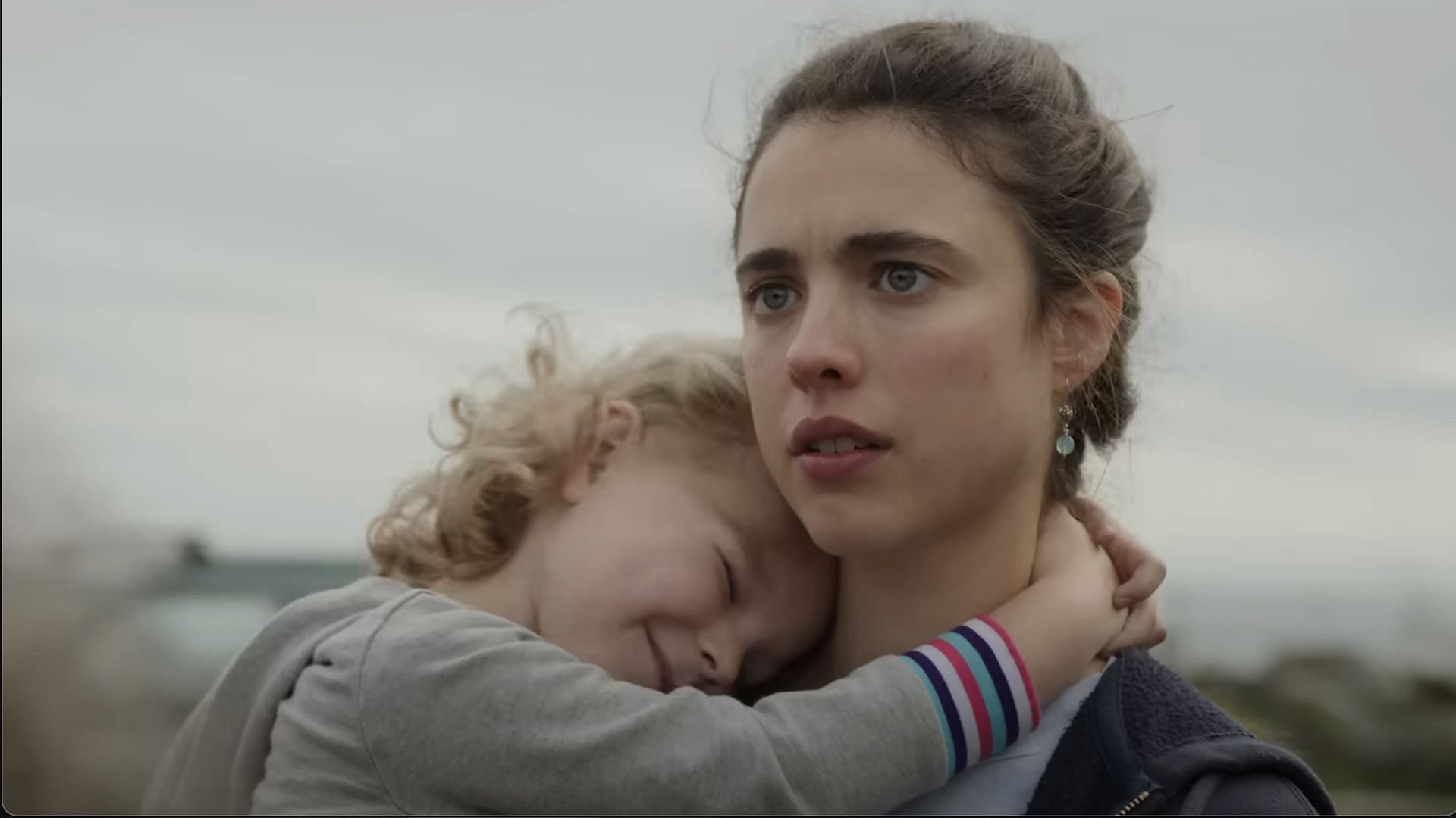 Margaret Qualley and Rylea Nevaeh Whittet (Image via Youtube / Netflix)