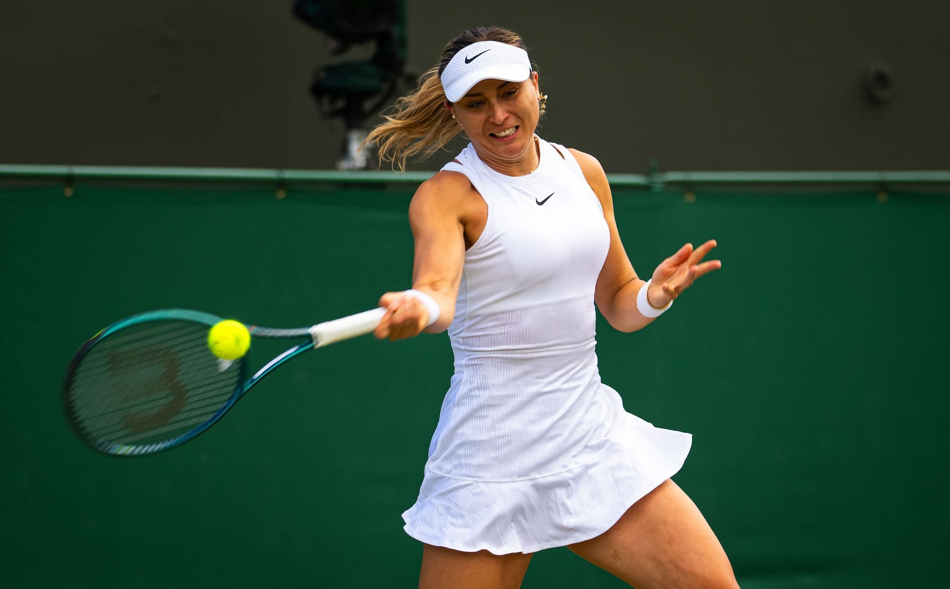 Paula Badosa hits a forehand at Wimbledon