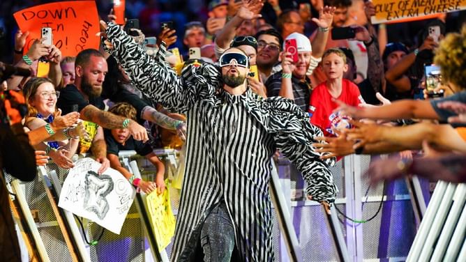 Female AEW star reacts after her recent outfit gets compared to Seth Rollins' SummerSlam 2024 attire