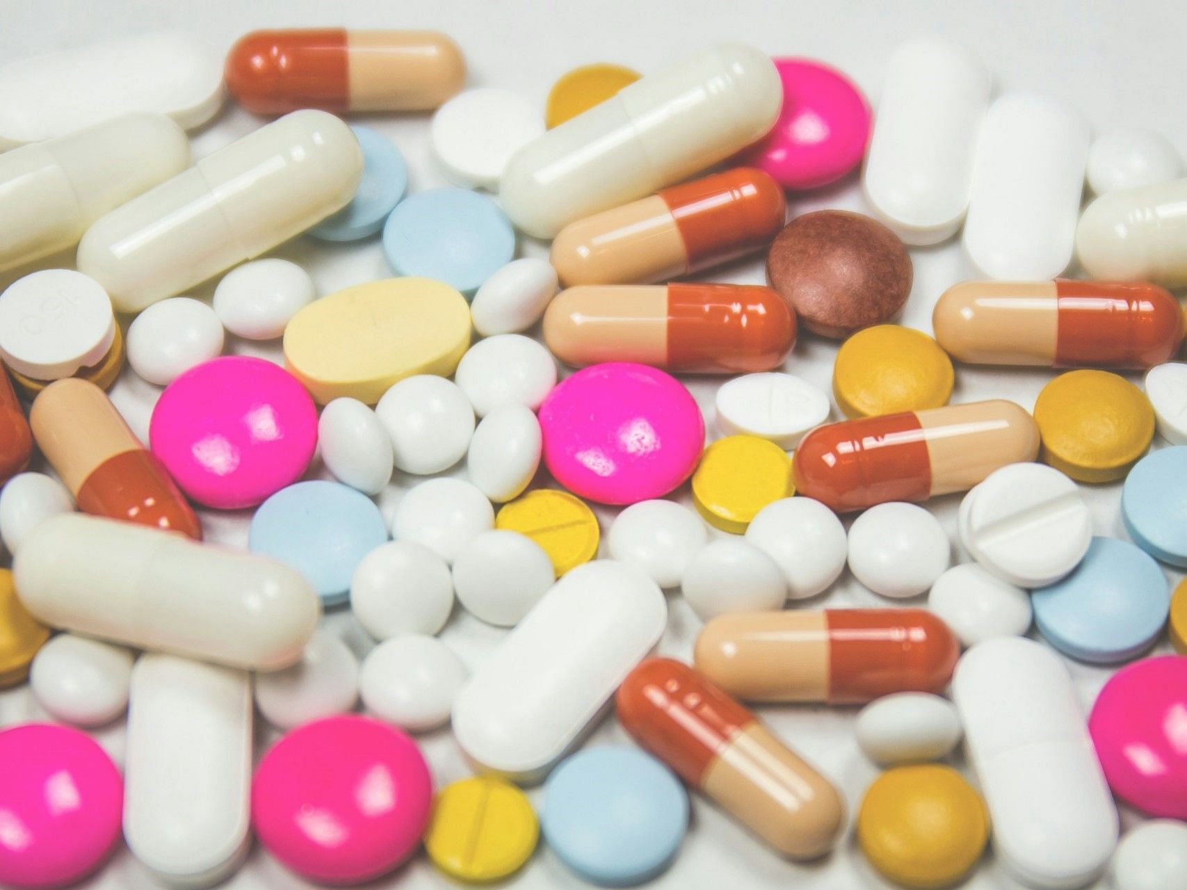 Larry&#039;s body contained lethal levels of diphenhydramine (Image via Unsplash)