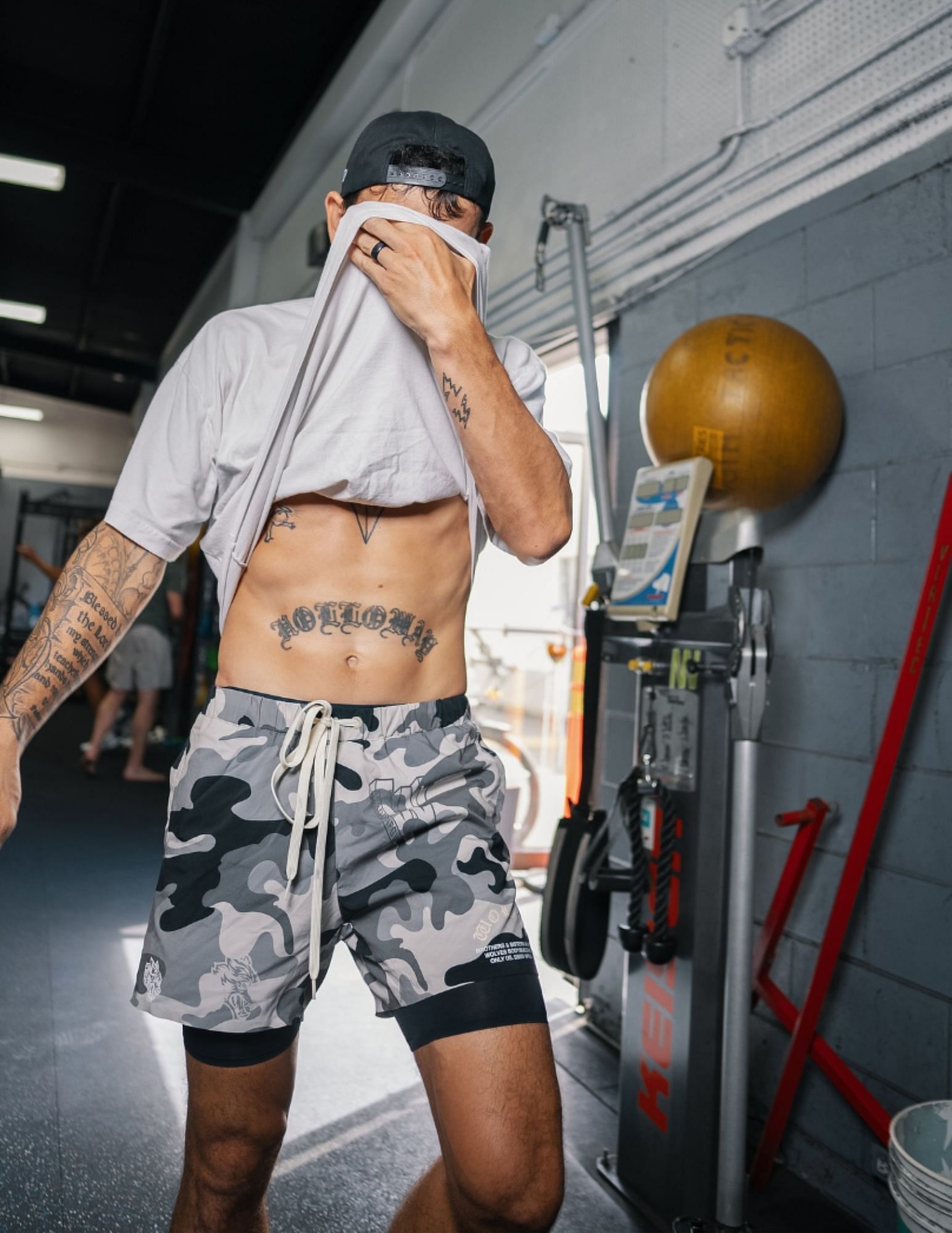 Max Holloway training at Tactical Strength. [via @blessedmma on Instagram]