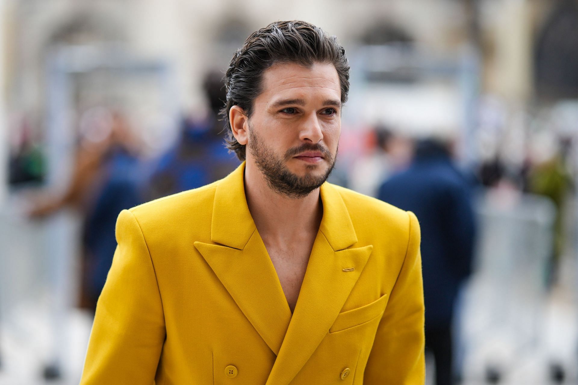 Kit Harington at Paris Fashion Week (Image via Getty)