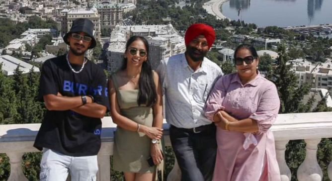 [Pictures] “Baku with Bapu” – Harbhajan Singh suggests better caption to Arshdeep Singh for latest Instagram post