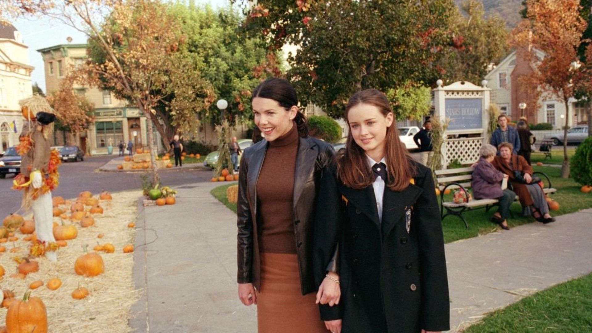 Cast of Gilmore Girls (Image via Instagram/@gilmoregirls)