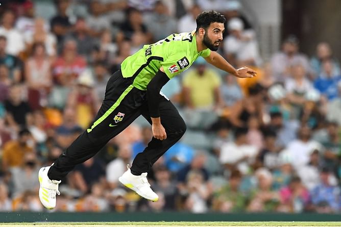 [Watch] Saqib Mahmood’s game-changing three quick wickets ft. Kieron Pollard in The Hundred Men’s final