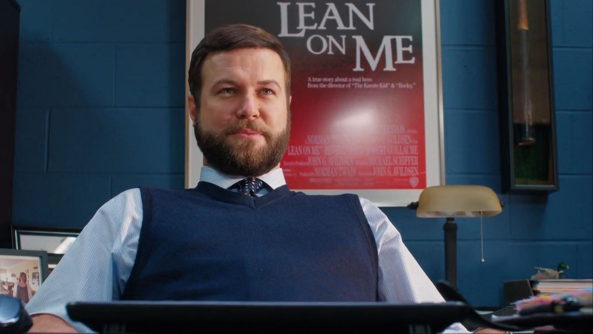 Taran Killam as Stewart (Image via Netflix)