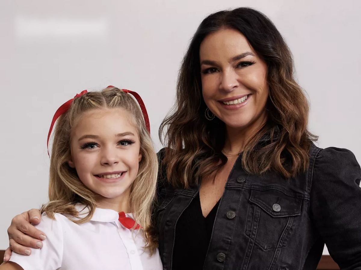 Ashlan, 11, of Dance Moms: A New Era and Mom Lisa (Image via Hulu)