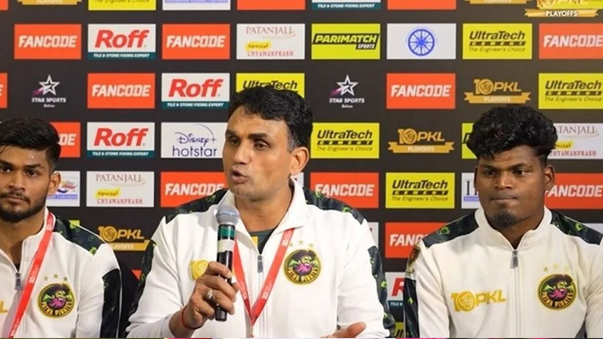 Narender Redhu (centre) will coach the Patna Pirates in Season 11 (Image Credit: Pro Kabaddi)