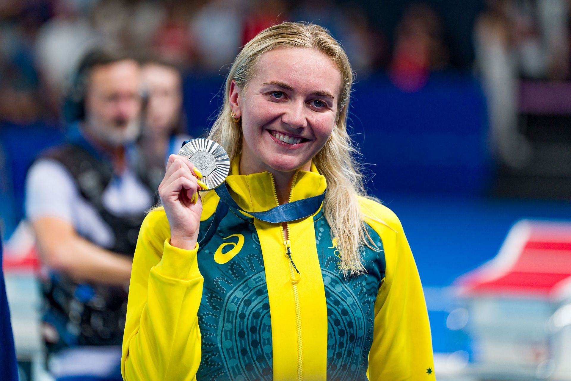 Ariarne Titmus with her silver medal from the women&#039;s 800m freestyle [Image Source: Getty]