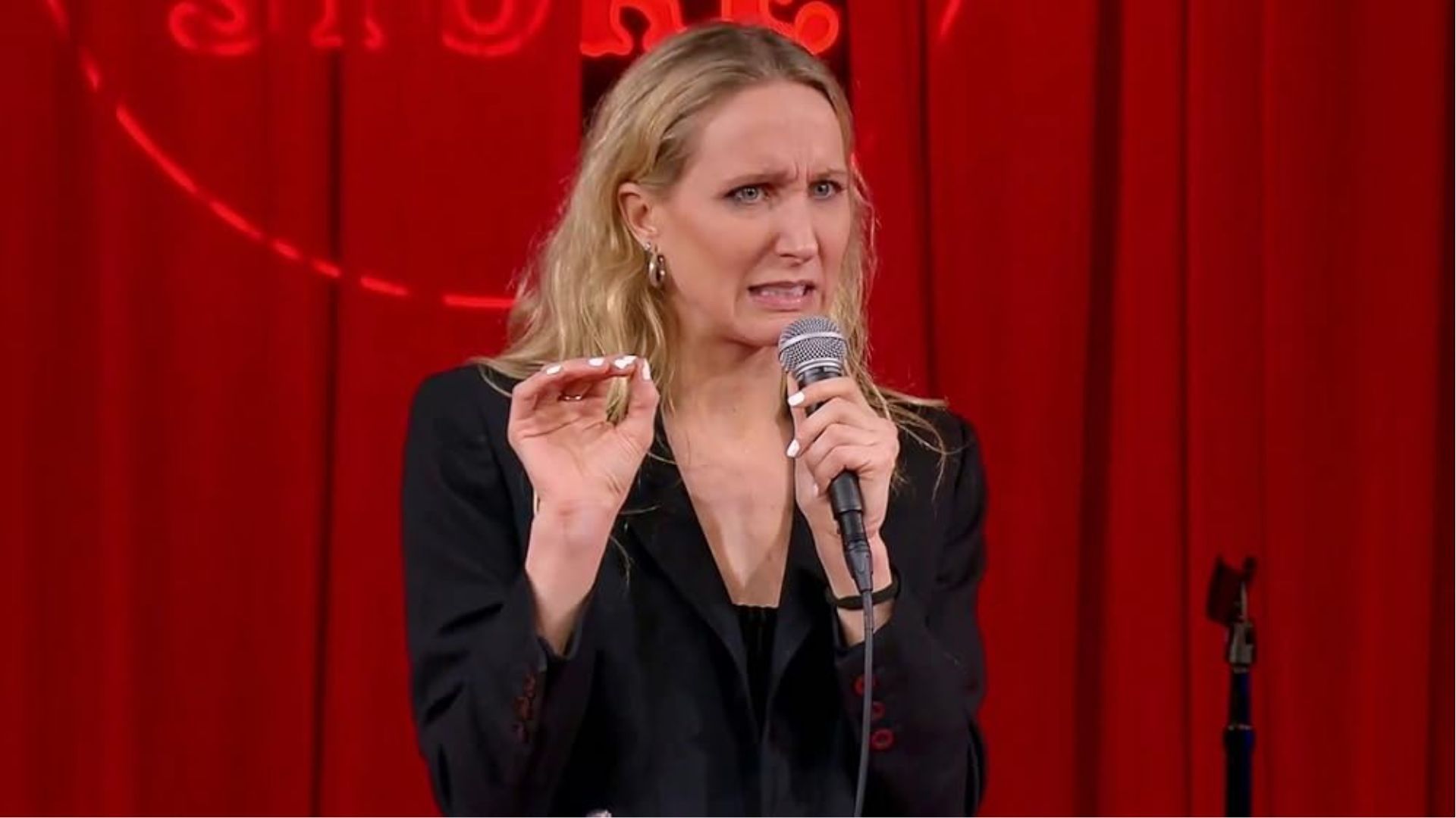 Nikki Glaser performing a standup featured in Welcome Home Nikki Glaser? (Image via NBC)