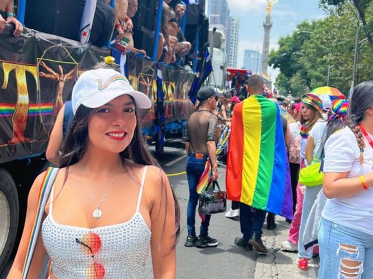 Karen attending an LGBTQ+ parade (Image via Instagram/ @karentoralesr)