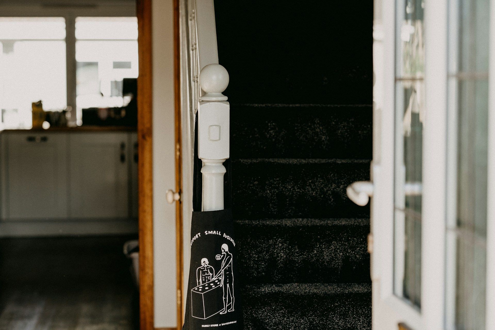 Did Amanda Antoni fall down the stairs or was she pushed? (Image by Annie Spratt/Unsplash)