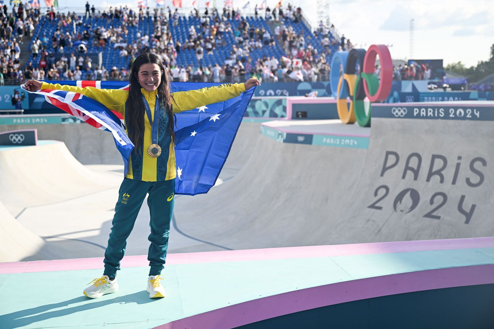 Arisa Trew after winning gold at the Paris 2024 - Skateboard - Source: Getty