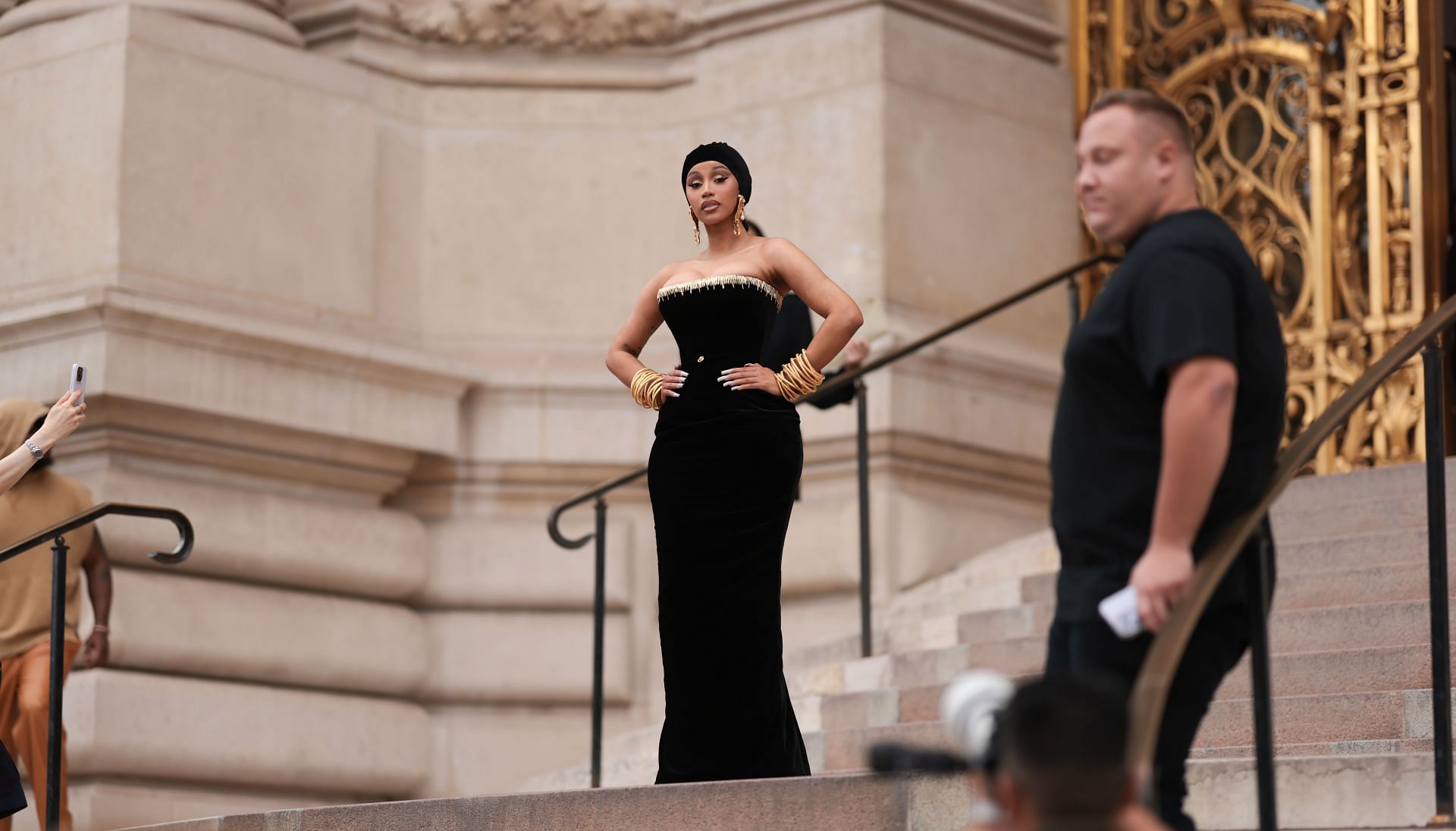 Street Style - Paris Fashion Week - Haute Couture Fall/Winter 2023/2024 - Day One - Source: Getty