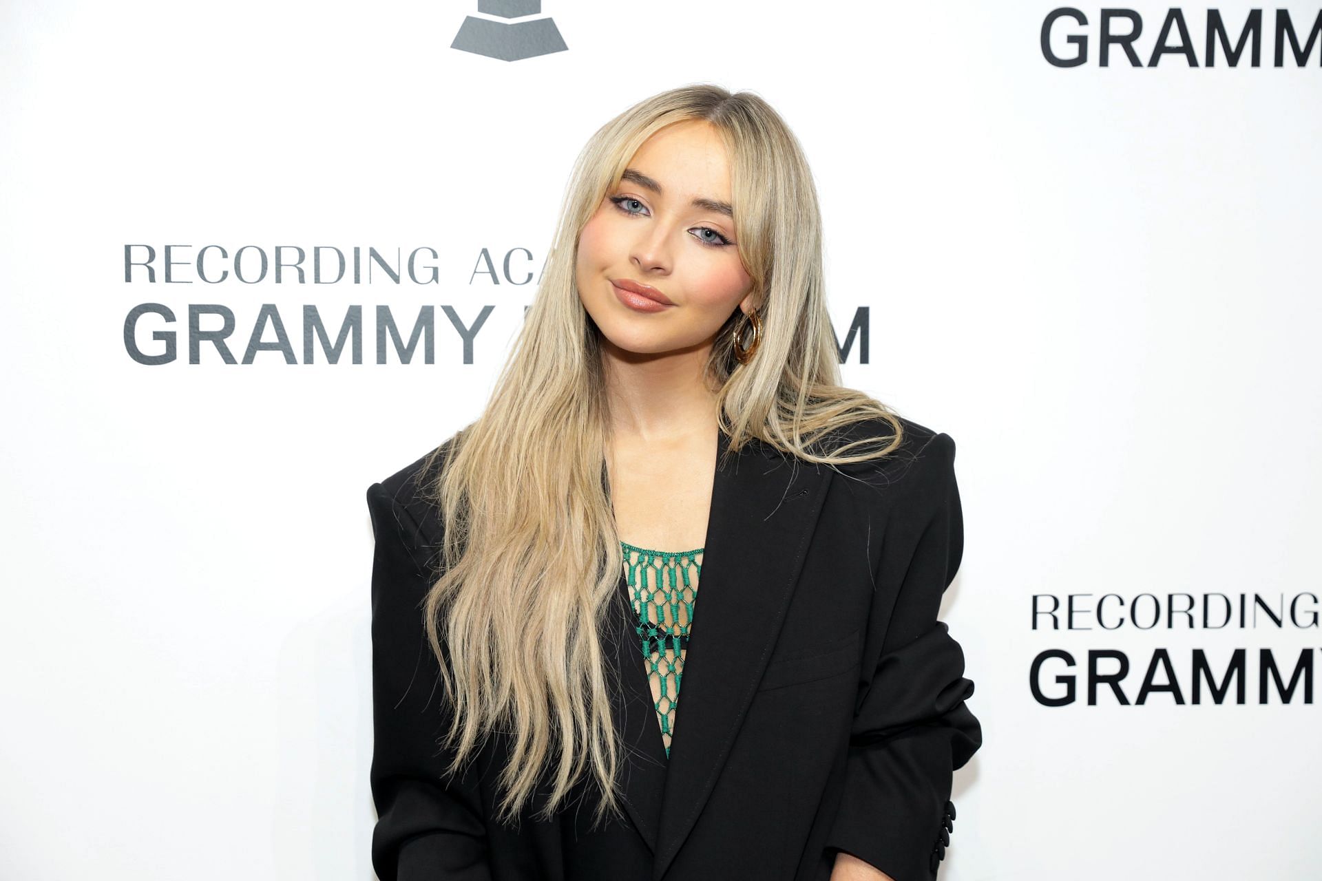 Sabrina Carpenter tried country style during her recent performance (Image via Rebecca Sapp/Getty Images for The Recording Academy)