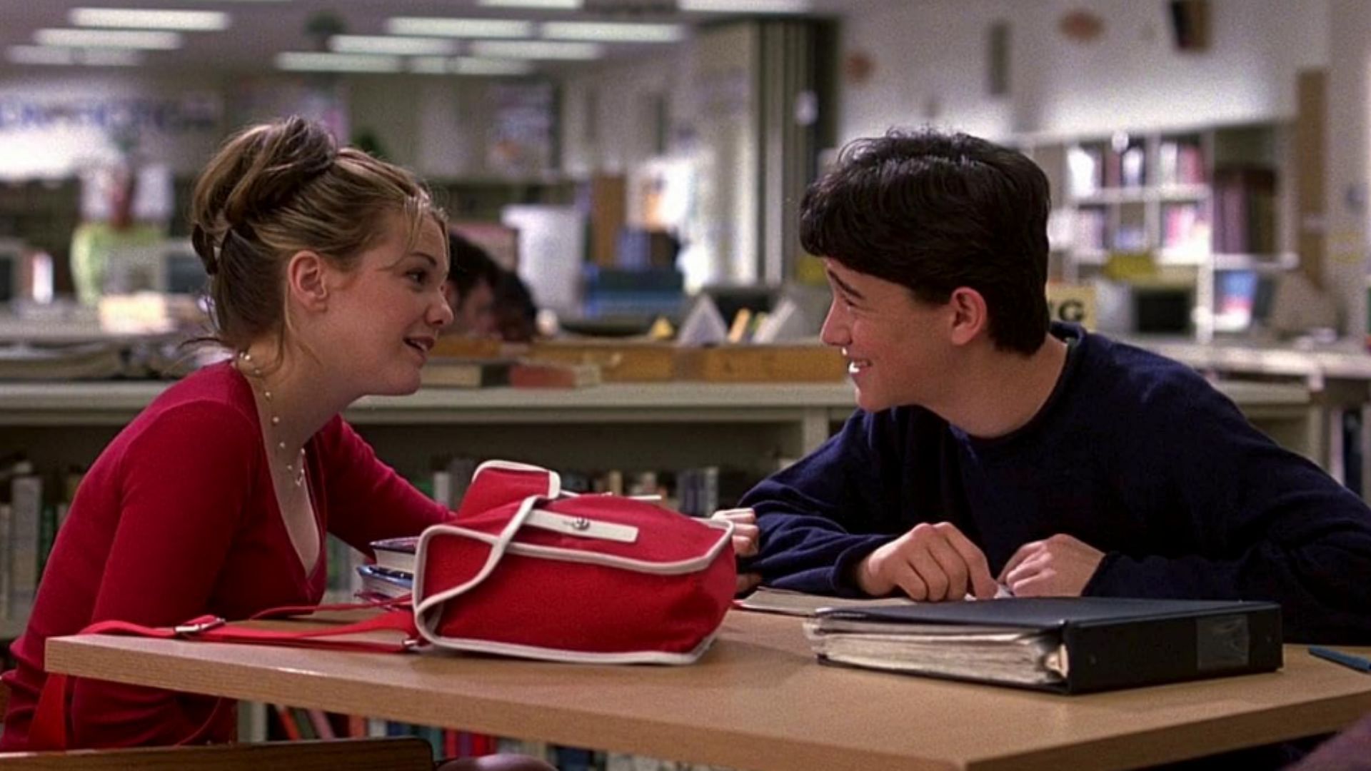 Bianca and Cameron in 10 Things I Hate About You (Image via Touchstone Pictures)