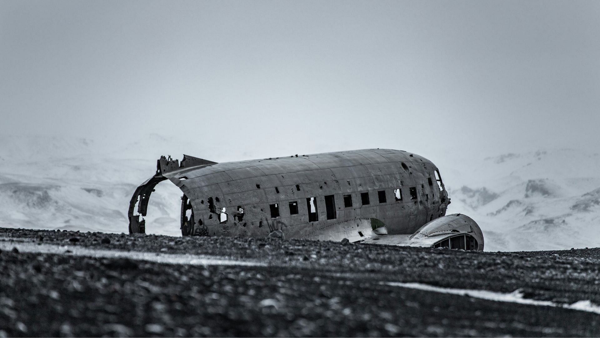 Aircraft crashes in Brazil (Image via @redcharlie/ Unsplash)