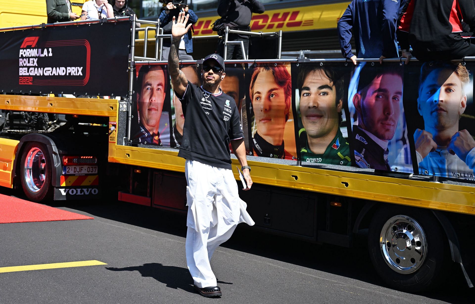 Lewis Hamilton of Mercedes AMG Petronas F1 Team waving at the crowd (Source: Getty Images)